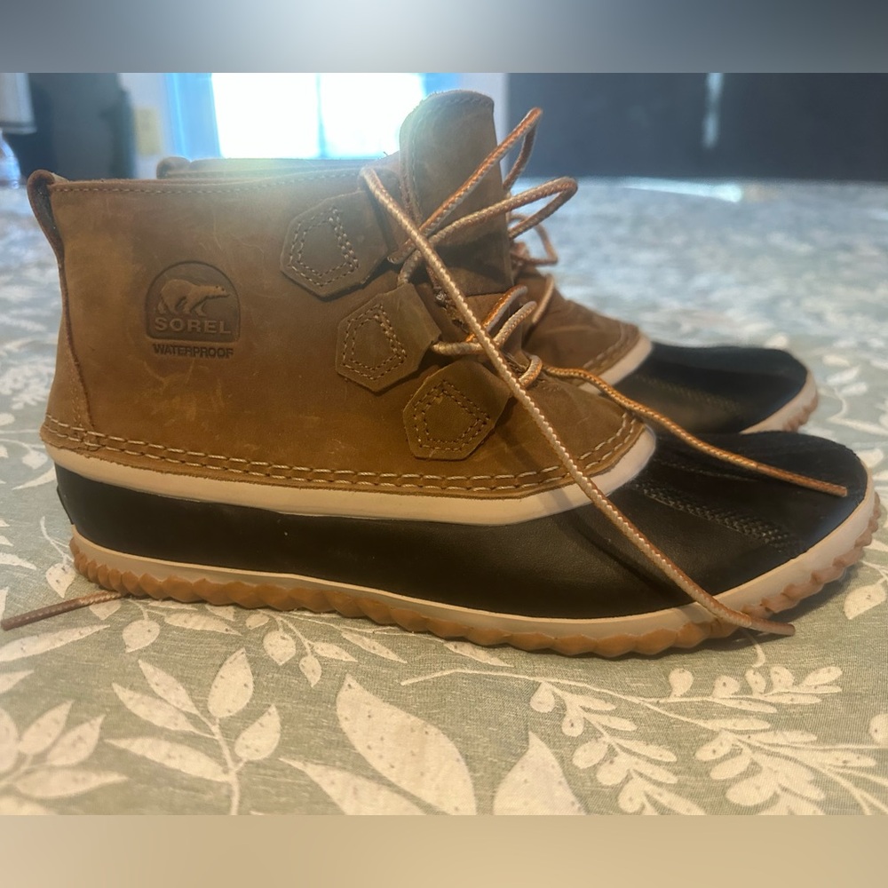 Sorel Tan and Black Waterproof Boots